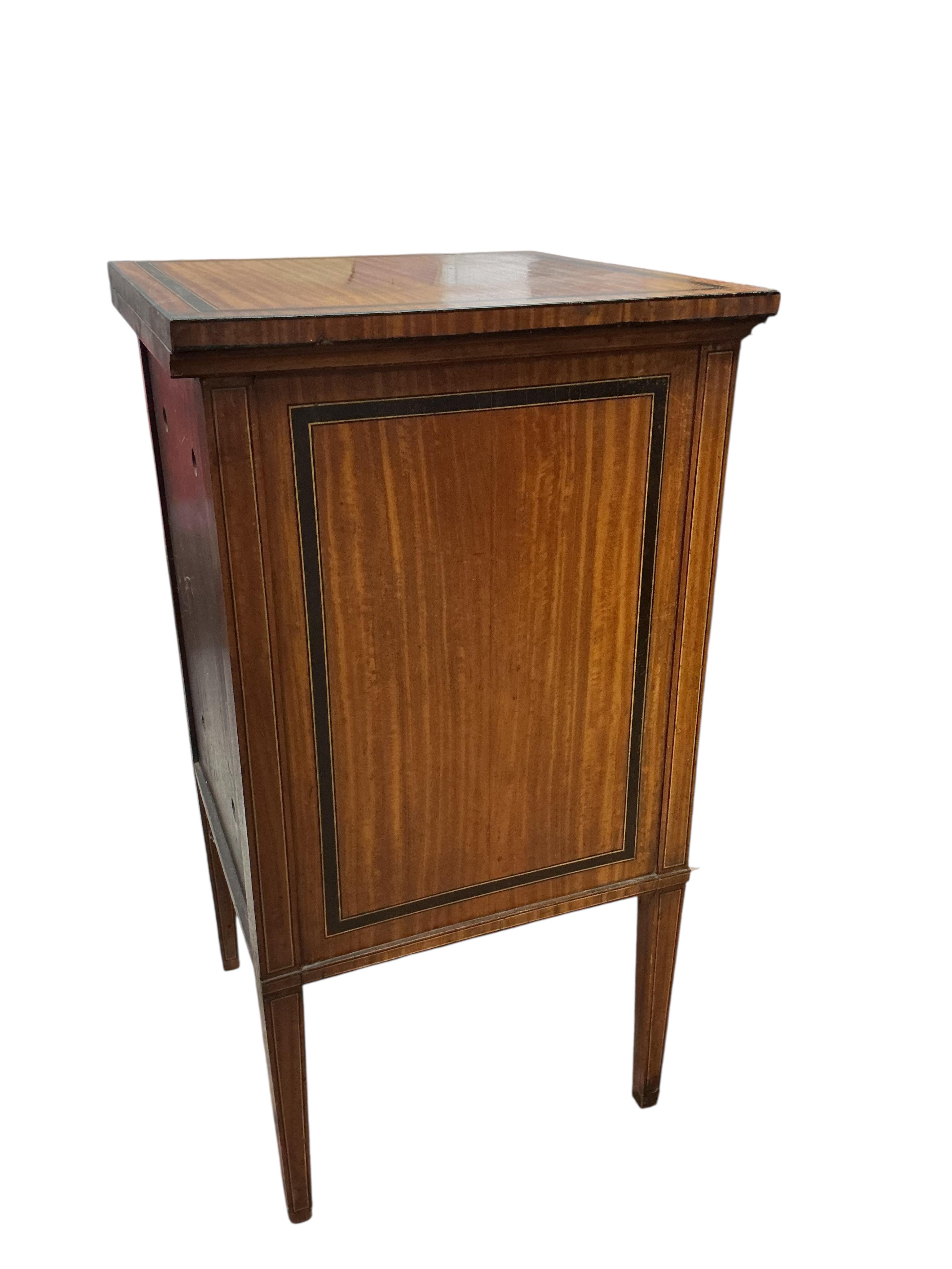 An Edwardian banded satinwood bedside cabinet with chinoiserie lacquer panel, width 41cm, depth 40cm, height 76cm